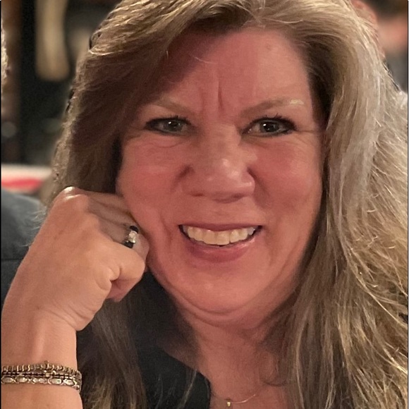 Meet your Posher, Laura - Picture 2 of 2